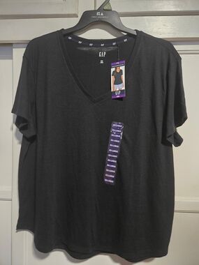 NWT Women GAP Black V-Neck Short Sleeve Tee Size XXL